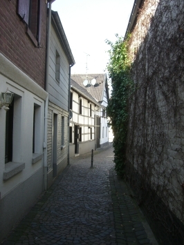 Wegberg-Beeck : Gasse am Kirchplatz